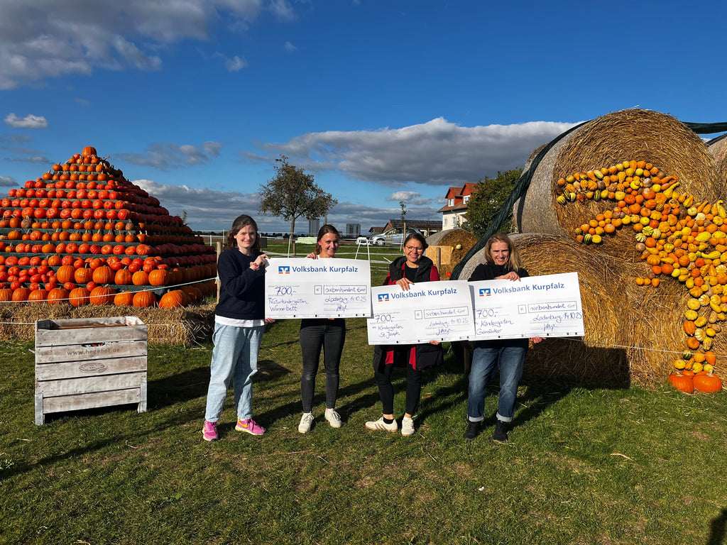 Spendenübergabe auf dem hegehof